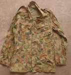 h349 Australian Military camo Army shirt size 100R. Click for more information...