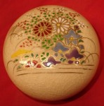 Small antique Japanese Satsuma trinket bowl with lid. Click for more information...