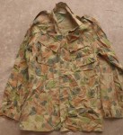 h344 Australian Military camo Army shirt size 100l. Click for more information...