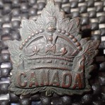 ww1 Canadian hat badge. Click for more information...